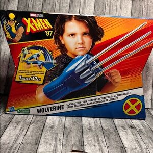 Hasbro X-Men Wolverine Blue and Silver Retractable Claw